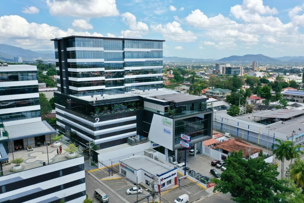 Descubrí lo que encontrás en una clínica dental bien ubicada en San Pedro Sula: servicios completos y atención especializada para tu salud bucal.